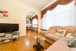 Квартира Best Rent. Квартира на площади Льва Толстого 3