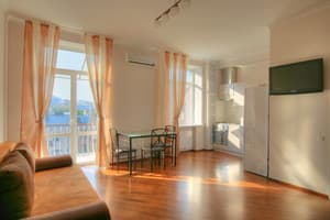 Квартира BestKievApartment. Апартаменты 4-местный двухкомнатные, ул. Костельная 11 1