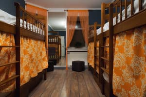 Хостел Friends Forever. Место в общем 6-местном номере Женский Orange 2